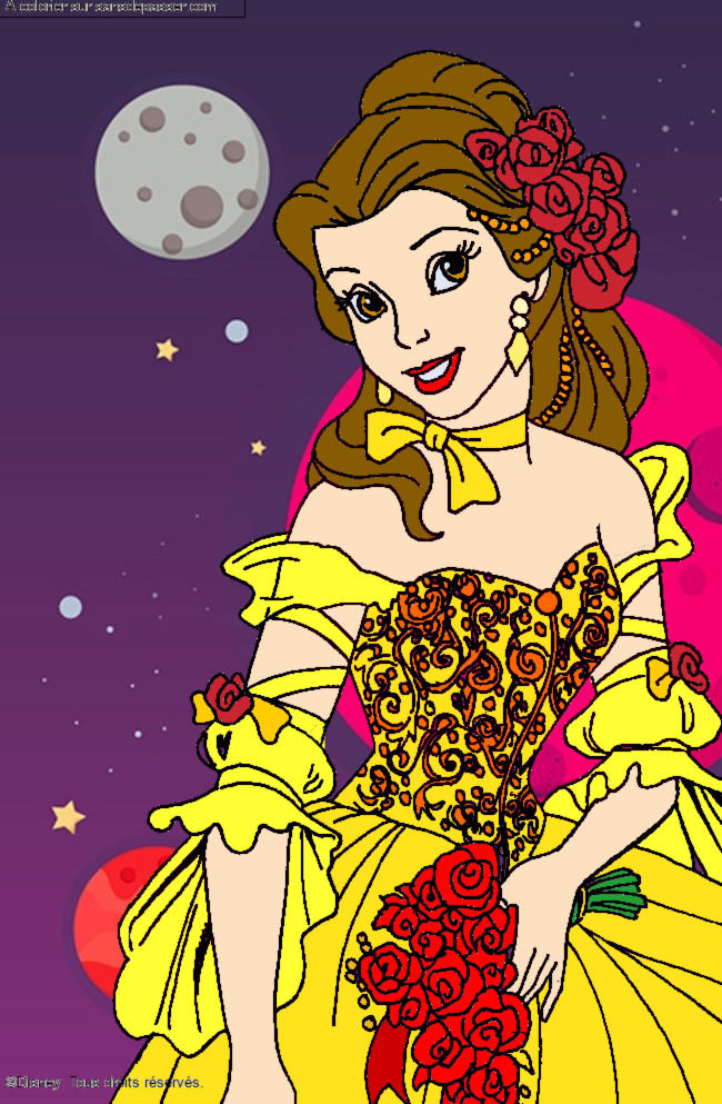 Belle dans sa robe &agrave; fleurs par un invit&eacute;