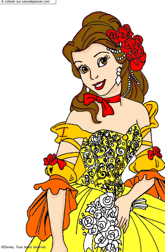 Belle dans sa robe &agrave; fleurs par un invit&eacute;